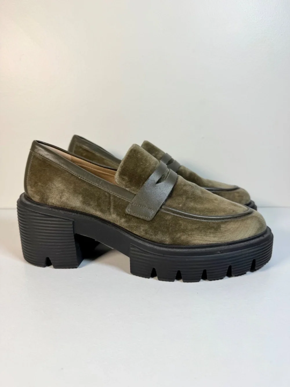 NWOB! Stuart Weitzman Soho Cargo Green Velvet Lug Sole Platform Loafers | Size 8